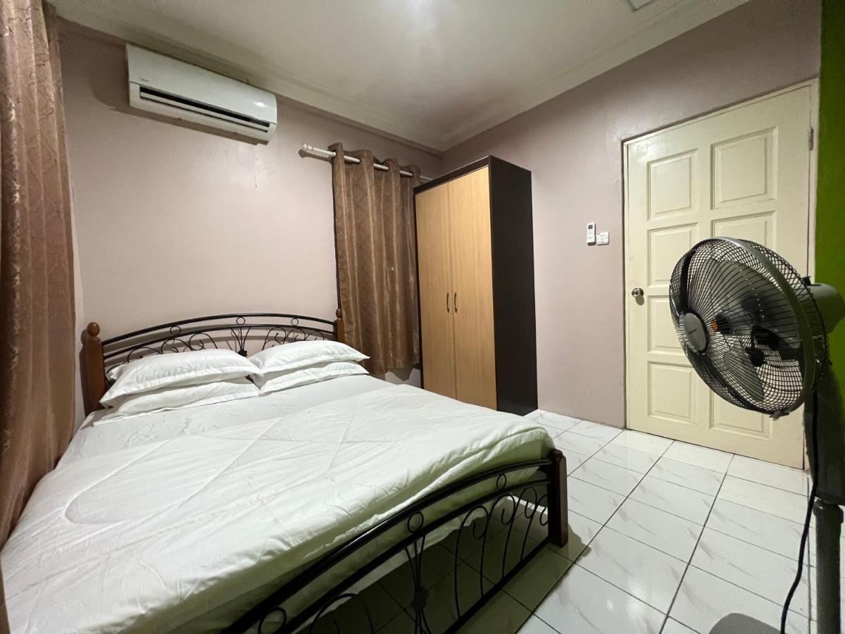 Hanif Homestay Kuching Buitenkant foto