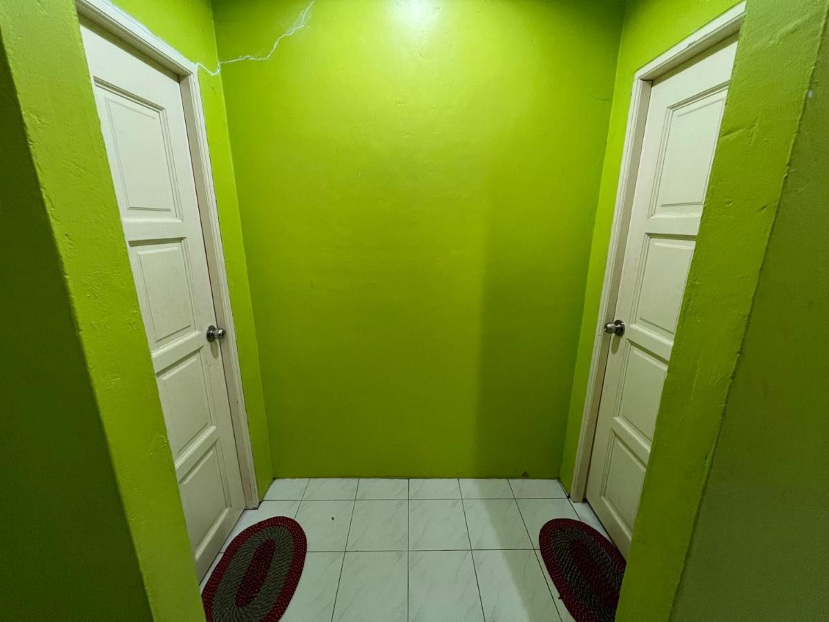 Hanif Homestay Kuching Buitenkant foto