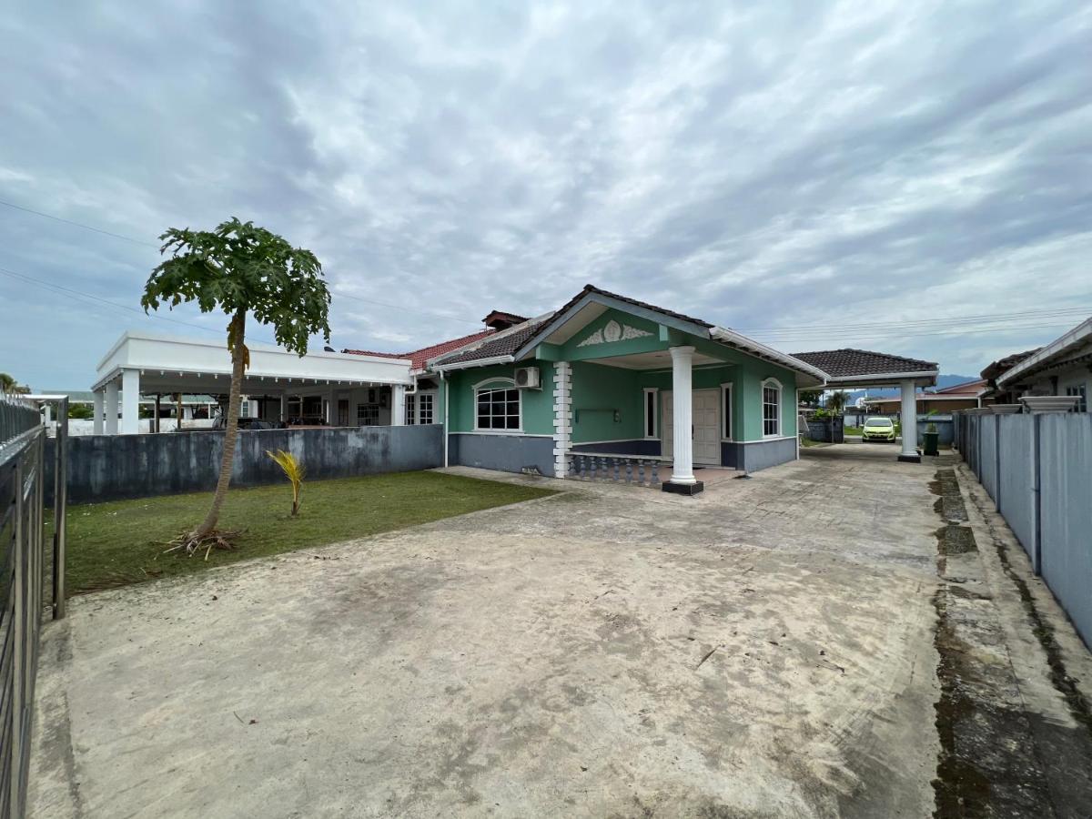 Hanif Homestay Kuching Buitenkant foto