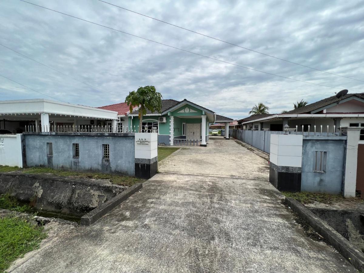 Hanif Homestay Kuching Buitenkant foto